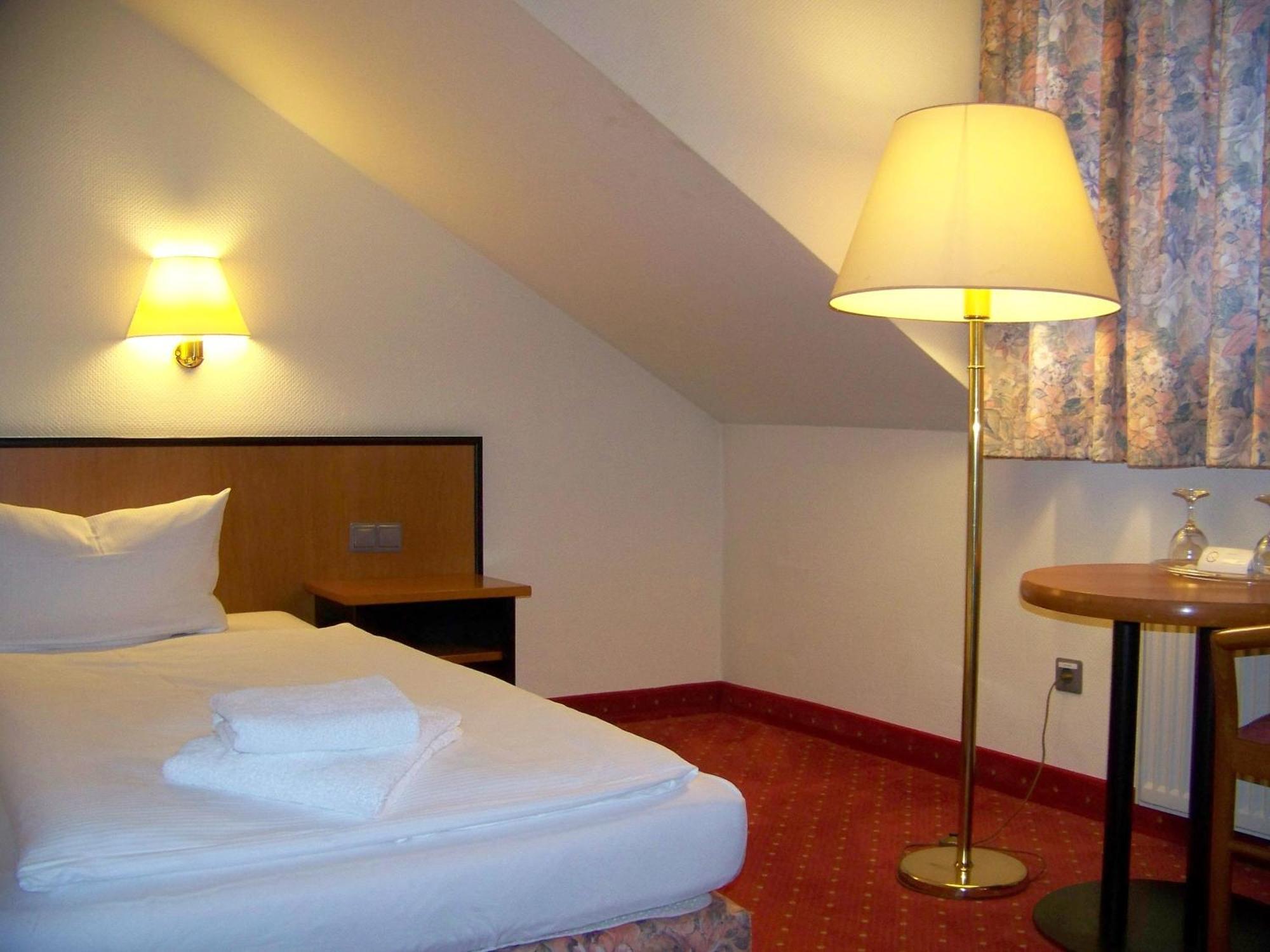 Hotel Amadeus ROYAL Berlin Hönow Zimmer foto