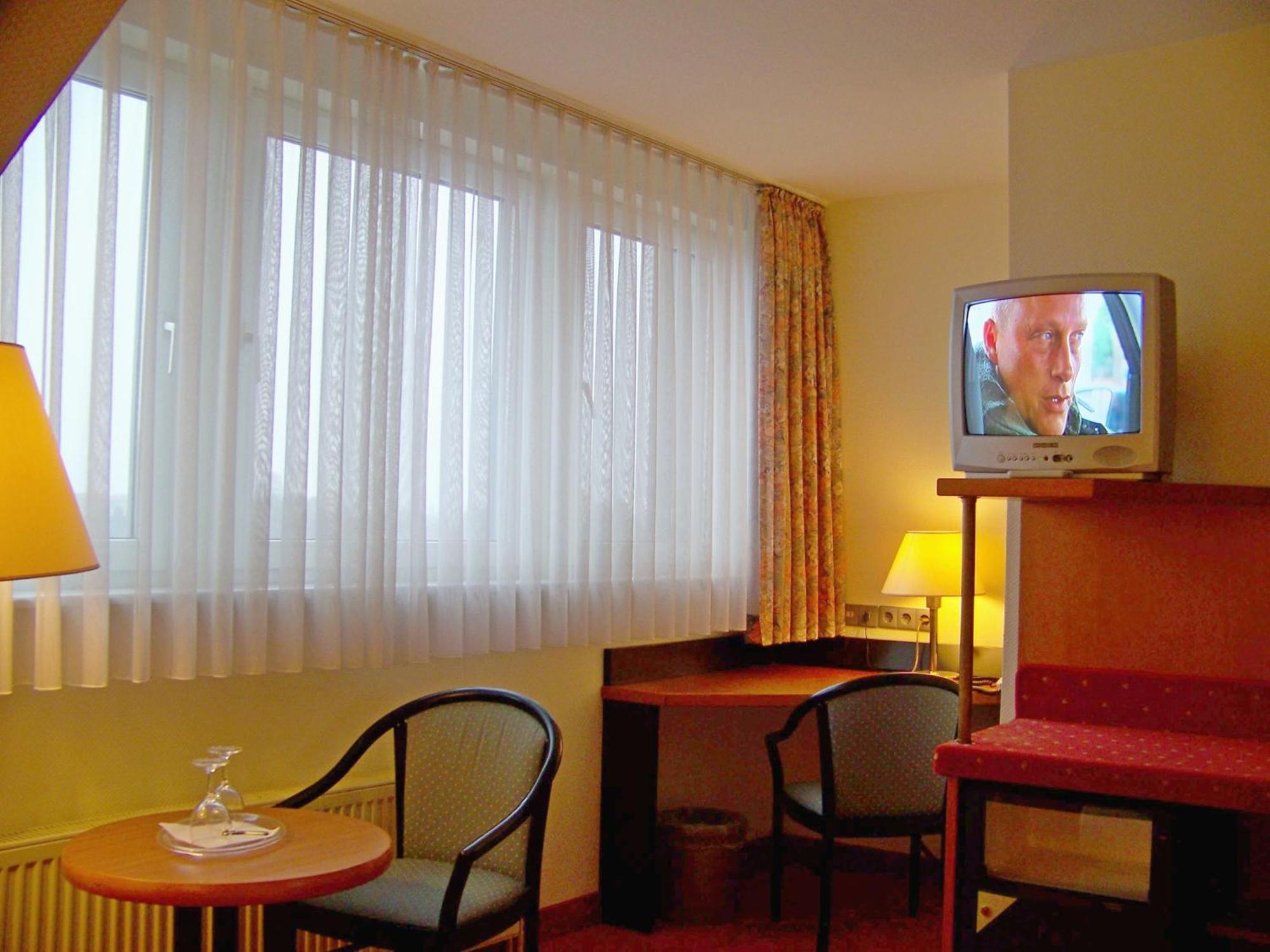 Hotel Amadeus ROYAL Berlin Hönow Zimmer foto