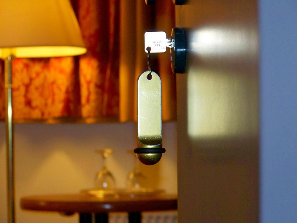 Hotel Amadeus ROYAL Berlin Hönow Zimmer foto