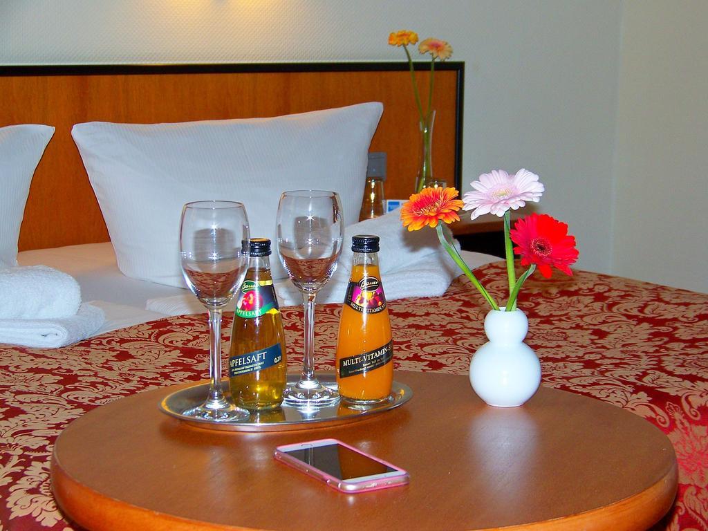 Hotel Amadeus ROYAL Berlin Hönow Zimmer foto