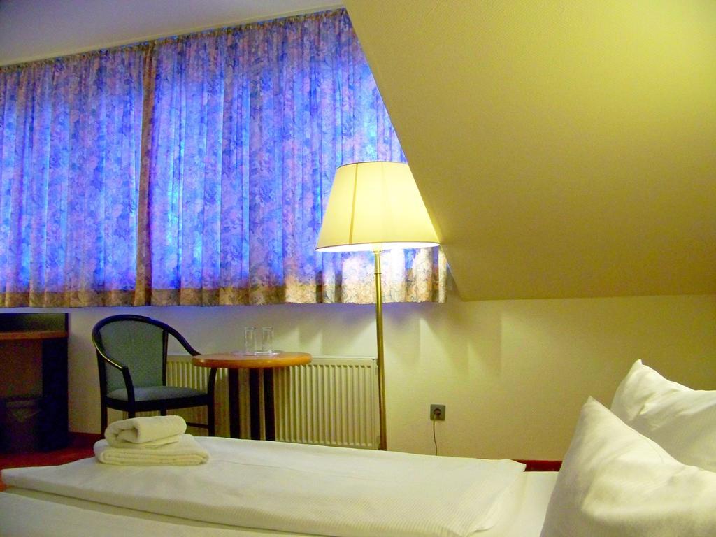 Hotel Amadeus ROYAL Berlin Hönow Zimmer foto